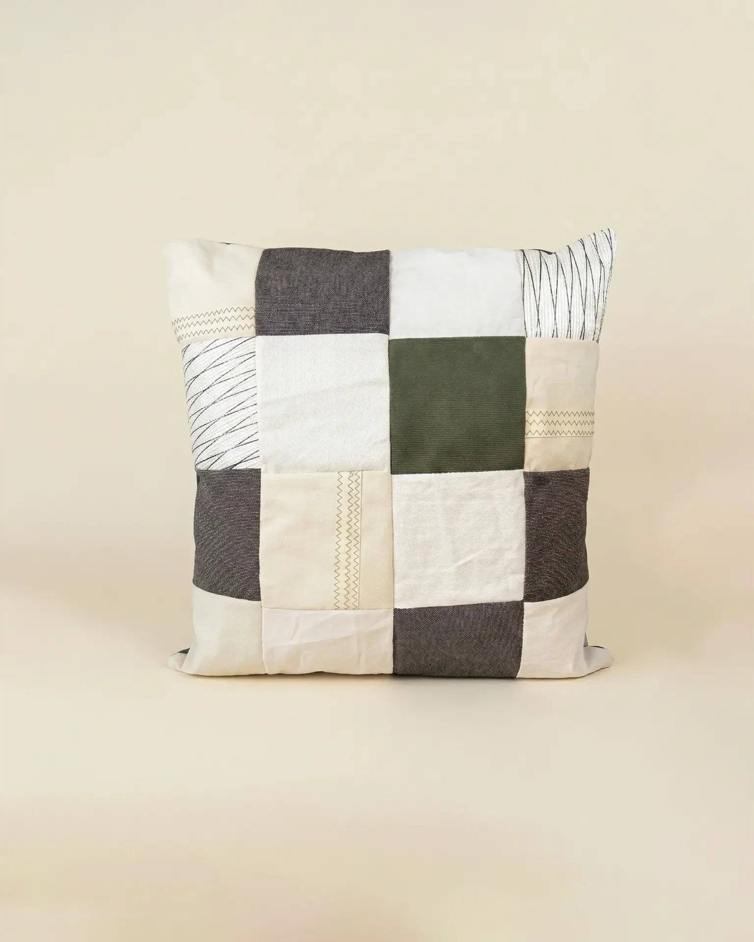 Cushion in recycled boat sail, OÈST Ateliers, Landes, France