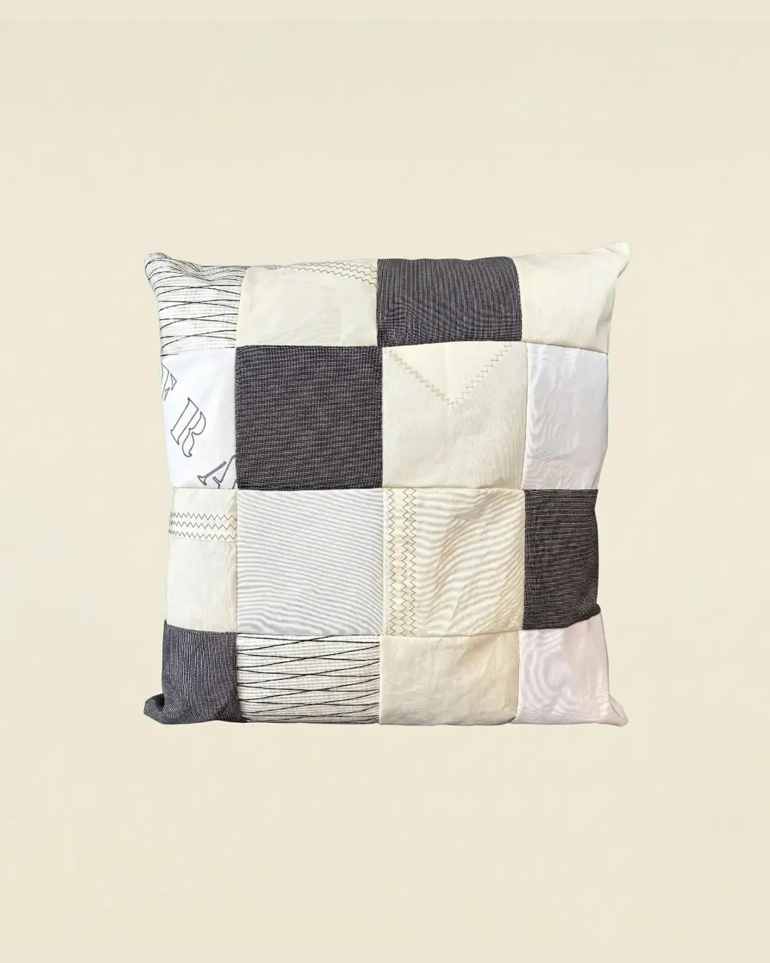 Cushion in recycled boat sail, OÈST Ateliers, Landes, France