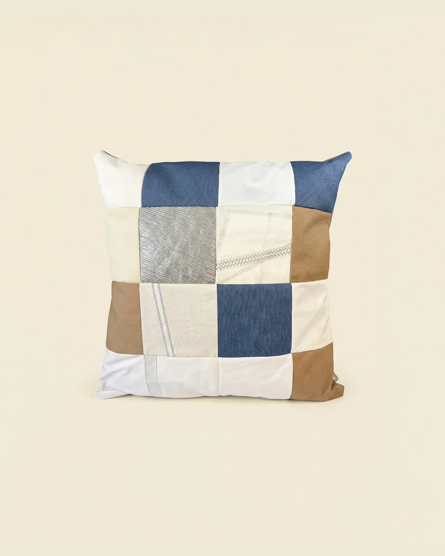 Cushion in recycled boat sail, OÈST Ateliers, Landes, France