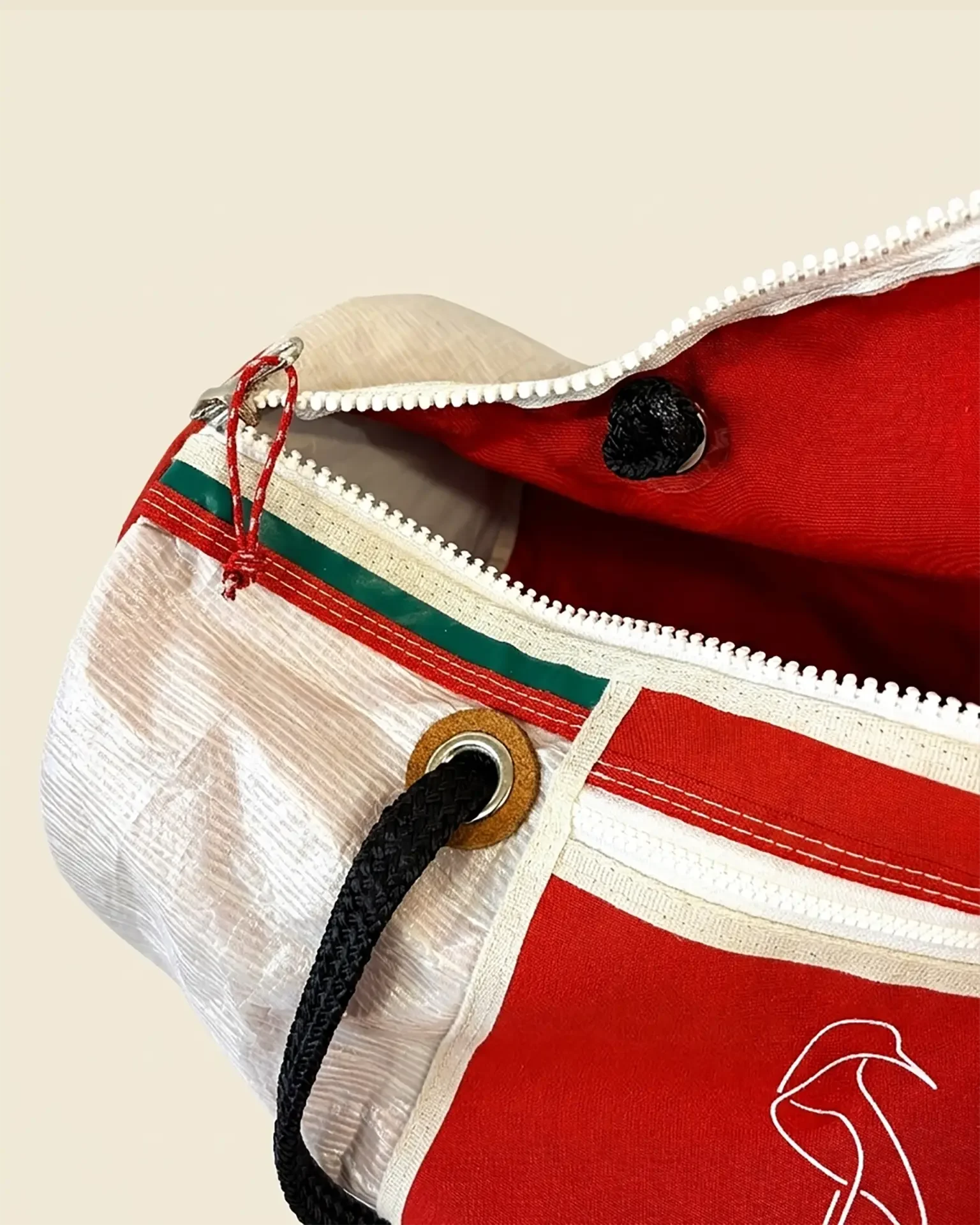 Heuskal Herria bag in recycled boat sail, OÈST Ateliers, Landes, France - view 5